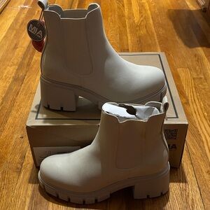 MIA DUA OFW BRUS boots Beige Women’s US 8 WD